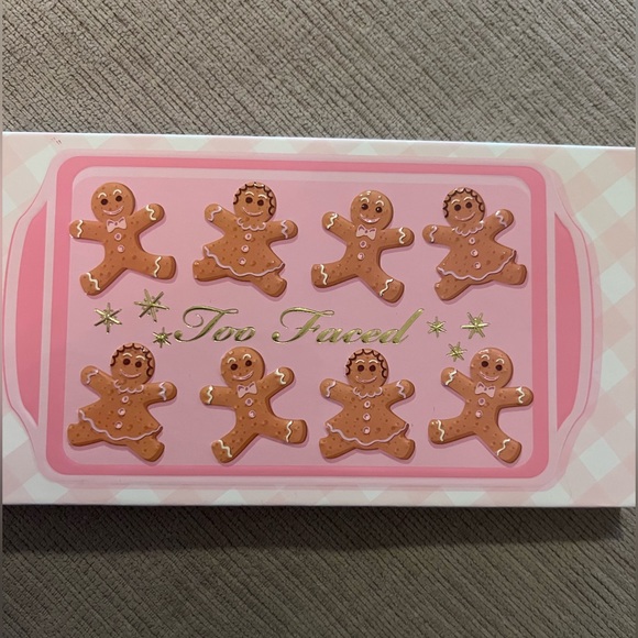 "Too Faced" eyeshadow kit with blush. - Picture 2 of 3